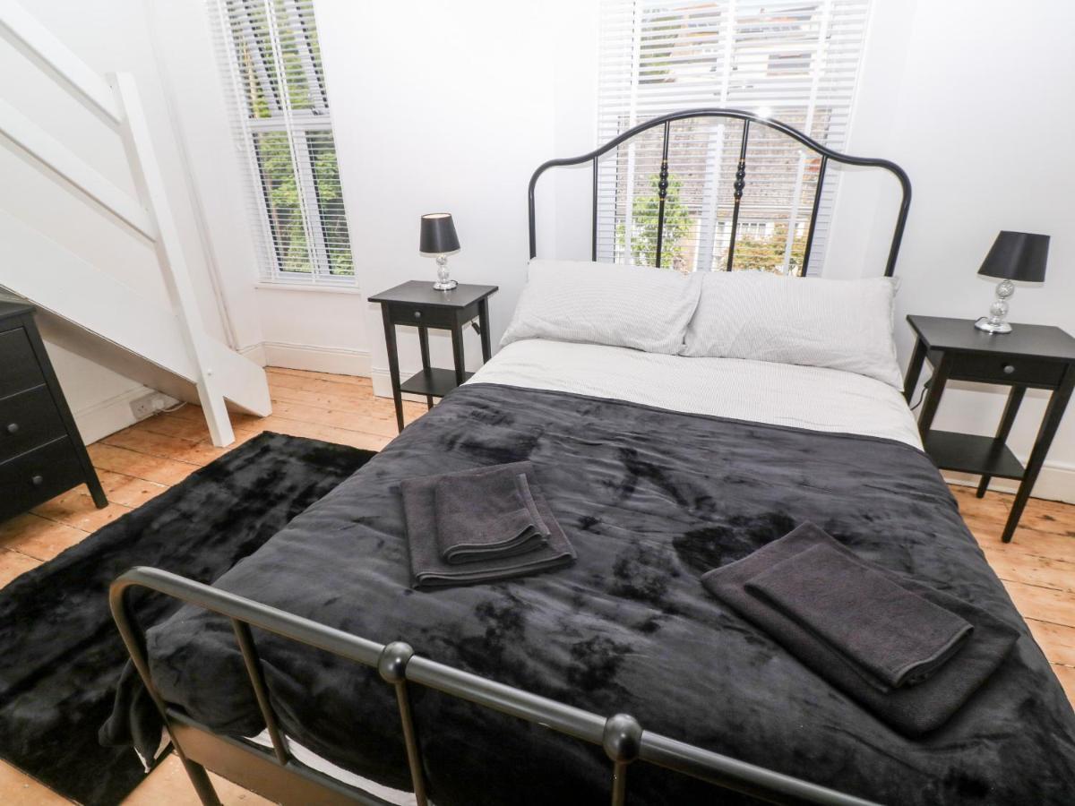 5 Parc Terrace Villa เพนแซนซ์ ภายนอก รูปภาพ